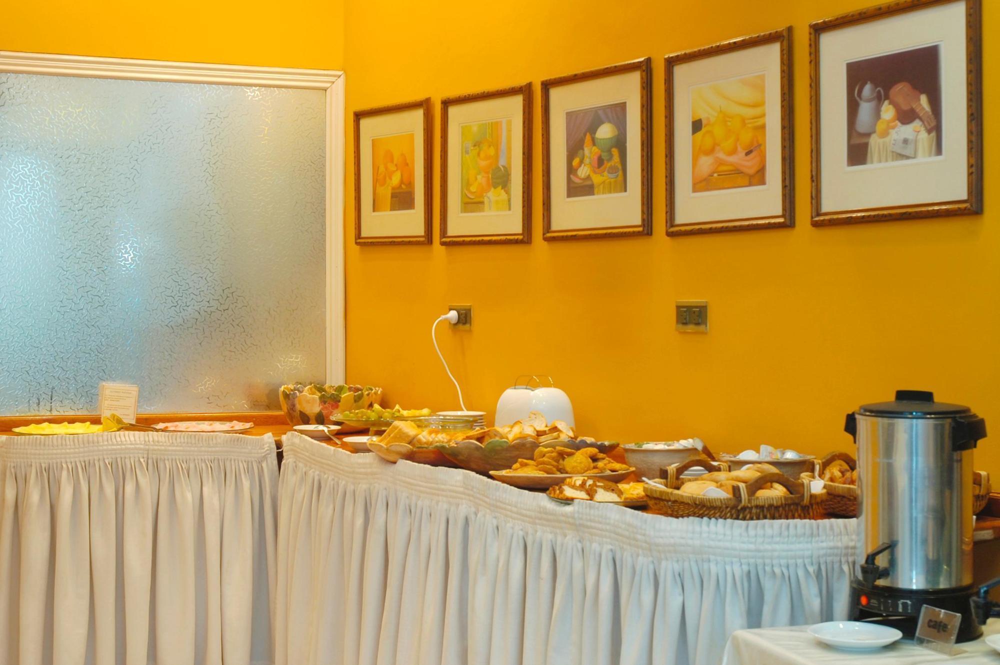 Hotel Provincial Mendoza Kültér fotó